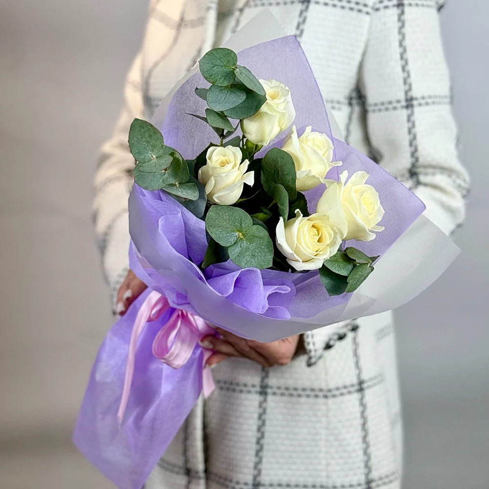 Букет из 5 белых роз